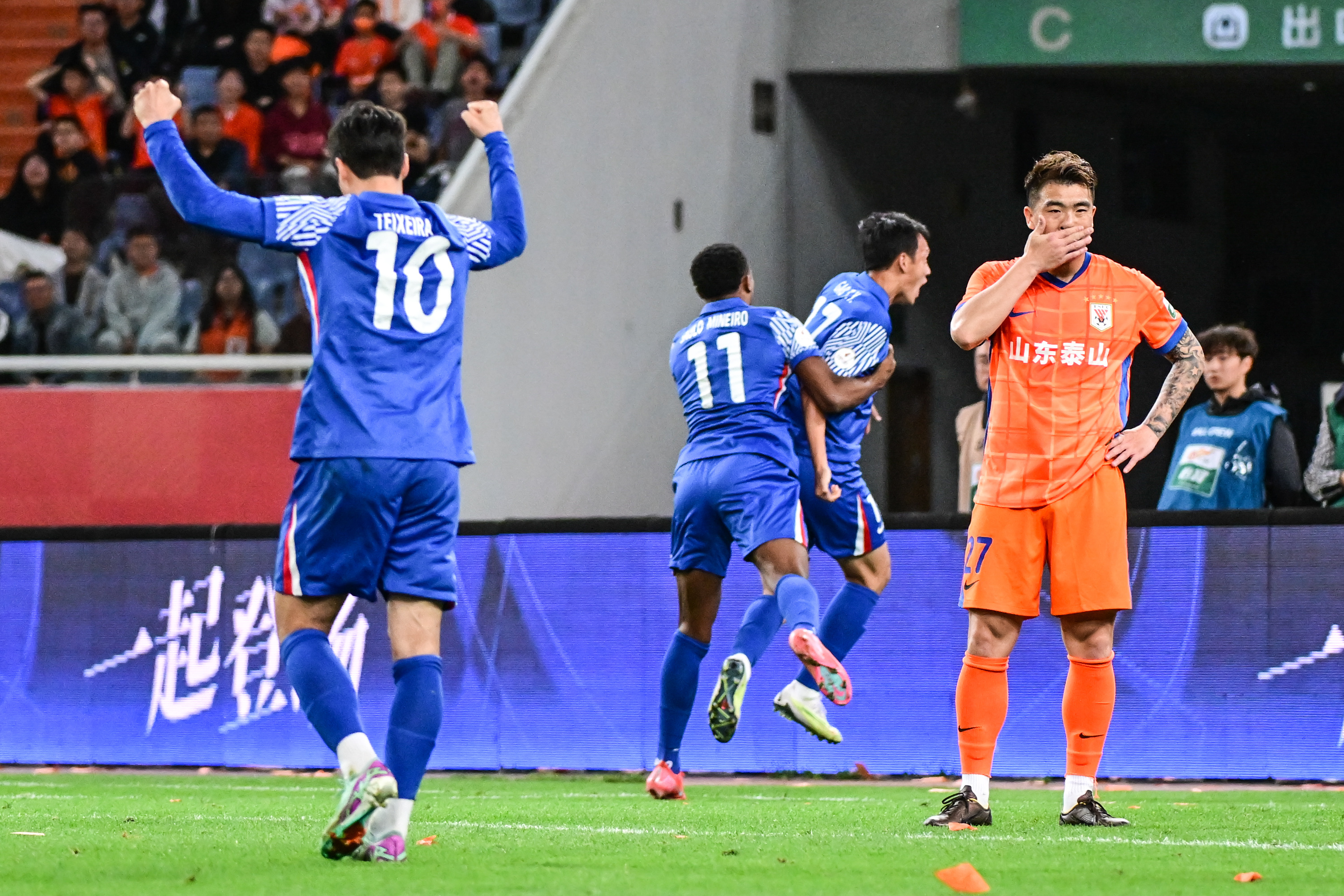 包含清晨上海申花防线松动：德甲节点到来，底气十足，训练强度明显提升的词条