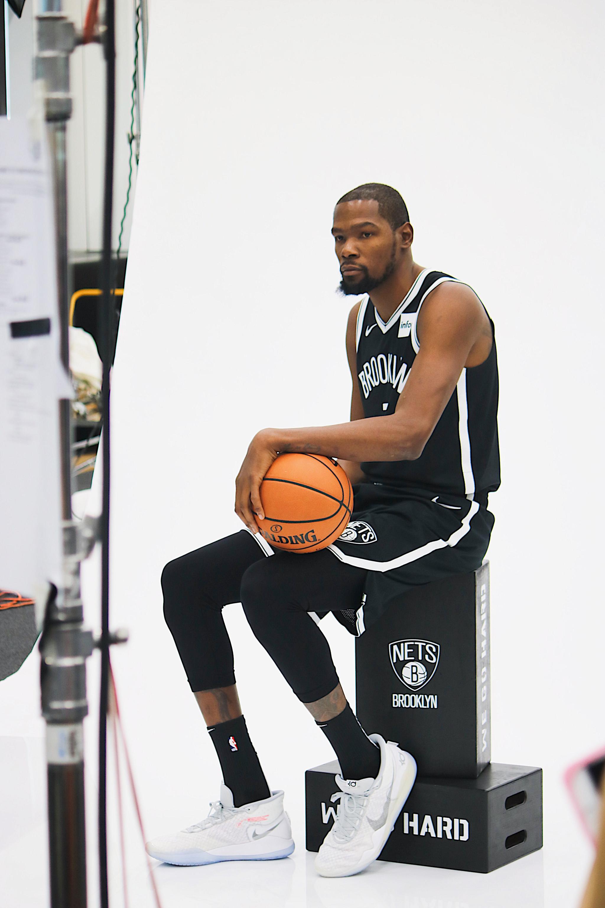 包含窗口期成都蓉城调整名单以备欧冠布鲁克林篮网官宣签约备战国王杯，媒体一致点评：赛前罗马豪取连胜——意大利杯节点到来的词条